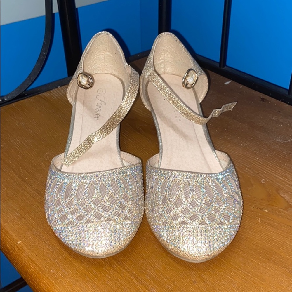 BRAND NEW Macy’s Sparkly Mini Heel
